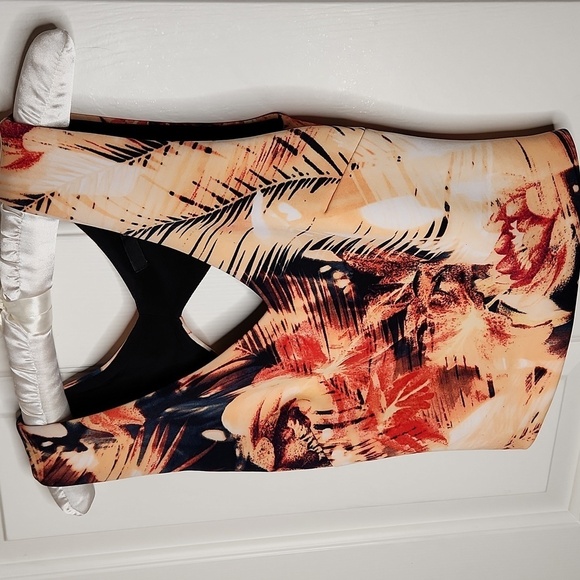 Guess Summer Escape Coral Crop Top Size XS NWT - Picture 3 of 13